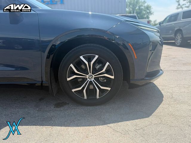 2025 Toyota Crown Signia XLE Hybrid Sport Utility 4D - 23056447 - 8