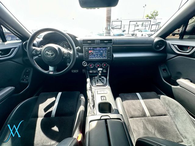 2025 Toyota GR86 Premium Coupe 2D - 23090176 - 19