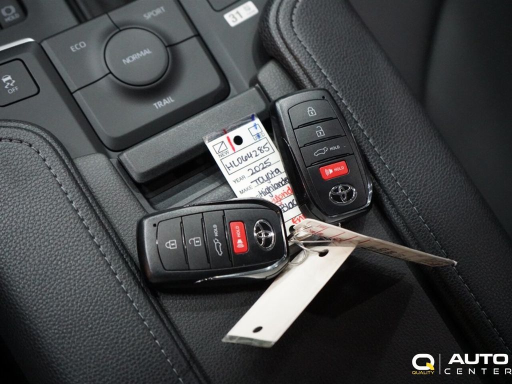 2025 Toyota Grand Highlander  - 22943697 - 25