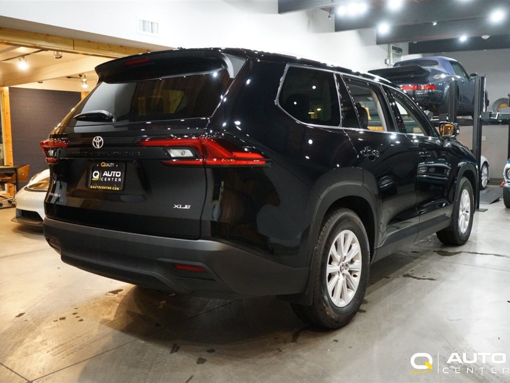 2025 Toyota Grand Highlander Hybrid XLE AWD photo 2