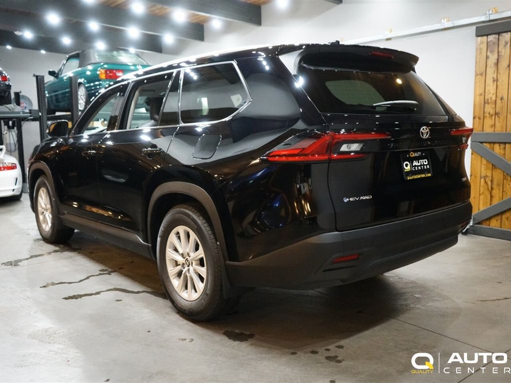 2025 Toyota Grand Highlander Hybrid XLE AWD photo 3