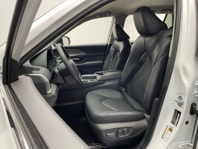 2025 Toyota Grand Highlander LE AWD - 23003346 - 12