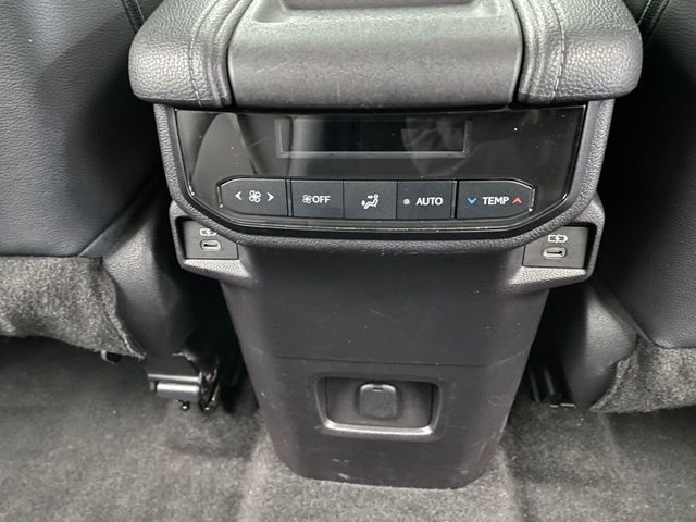 2025 Toyota Grand Highlander LE AWD - 23003346 - 37