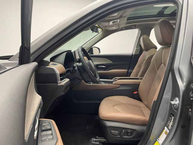 2025 Toyota Grand Highlander Platinum AWD - 22954594 - 11