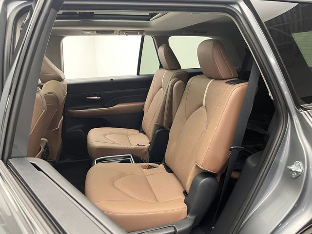 2025 Toyota Grand Highlander Platinum AWD - 22954594 - 34