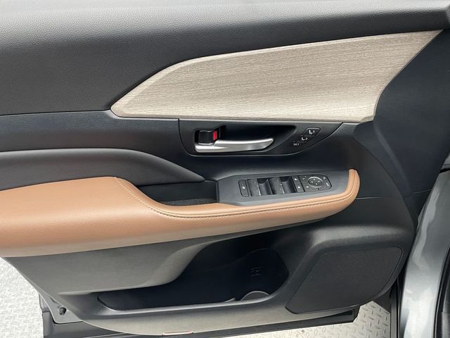 2025 Toyota Grand Highlander Platinum AWD - 22954594 - 8