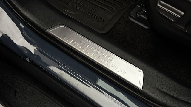 2025 Toyota Grand Highlander Platinum AWD - 23030376 - 11