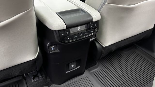 2025 Toyota Grand Highlander Platinum AWD - 23030376 - 26