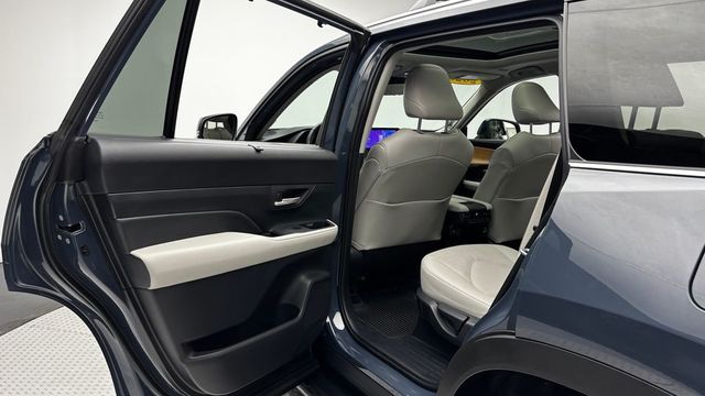 2025 Toyota Grand Highlander Platinum AWD - 23030376 - 28