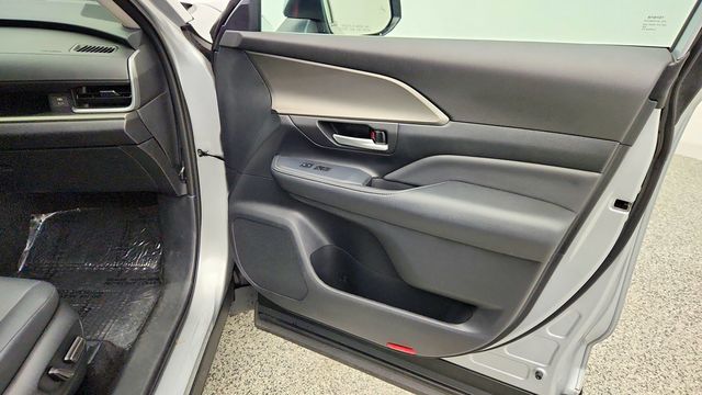 2025 Toyota Grand Highlander XLE AWD - 23091790 - 22