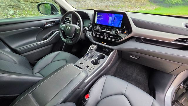 2025 Toyota Highlander 2025 Toyota Highlander XLE FWD - 23032645 - 29