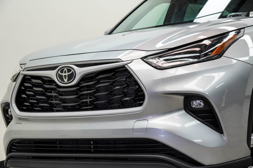 Toyota Highlander photo 2