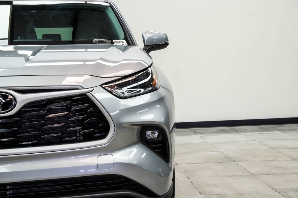 Toyota Highlander photo 8
