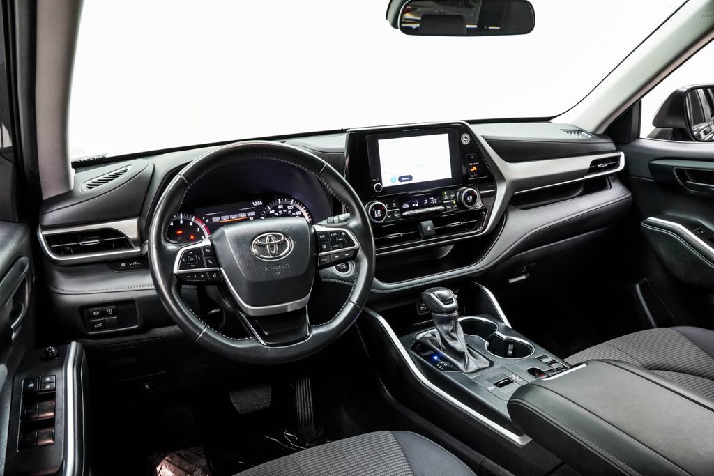 Toyota Highlander photo 3