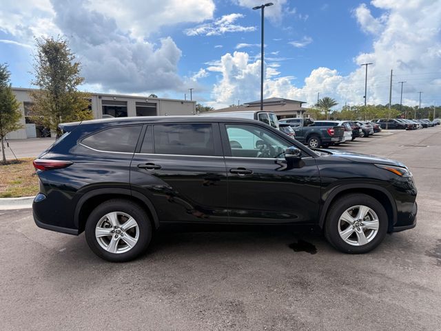 2025 Toyota Highlander LE FWD - 23074079 - 19