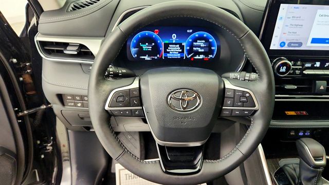 2025 Toyota Highlander Platinum AWD w/ Tow Hitch - 23063291 - 13