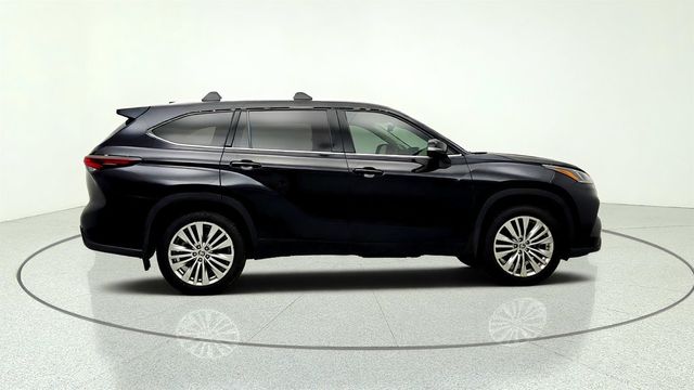 2025 Toyota Highlander Platinum AWD w/ Tow Hitch - 23063291 - 3