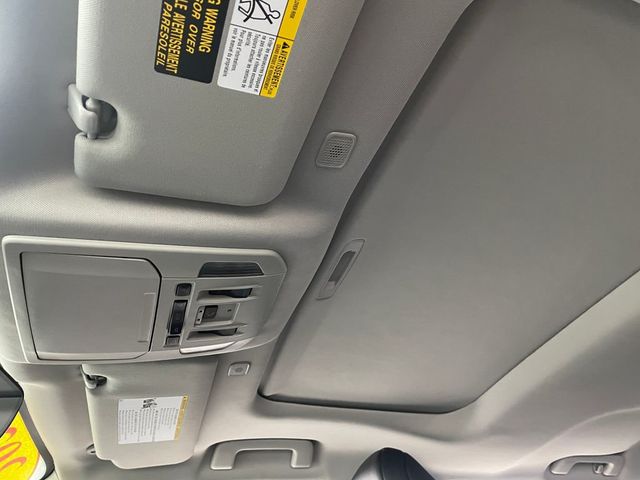 2025 Toyota Highlander XLE AWD - 22985542 - 30