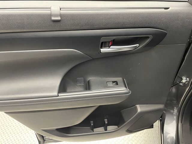 2025 Toyota Highlander XLE AWD - 22985542 - 32