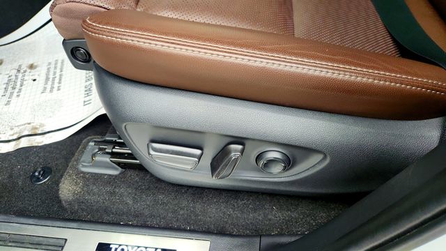 2025 Toyota Land Cruiser 4WD with Premium Package & 20'' Alloy Wheels - 22986486 - 10