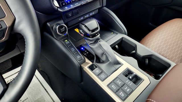 2025 Toyota Land Cruiser 4WD w/ Premium Pkg, 20'' Wheels, JBL Audio & Two-Tone Roof - 23032281 - 16
