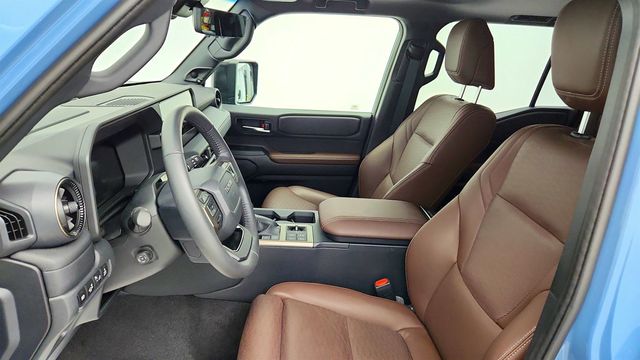 2025 Toyota Land Cruiser 4WD w/ Premium Pkg, 20'' Wheels, JBL Audio & Two-Tone Roof - 23032281 - 19