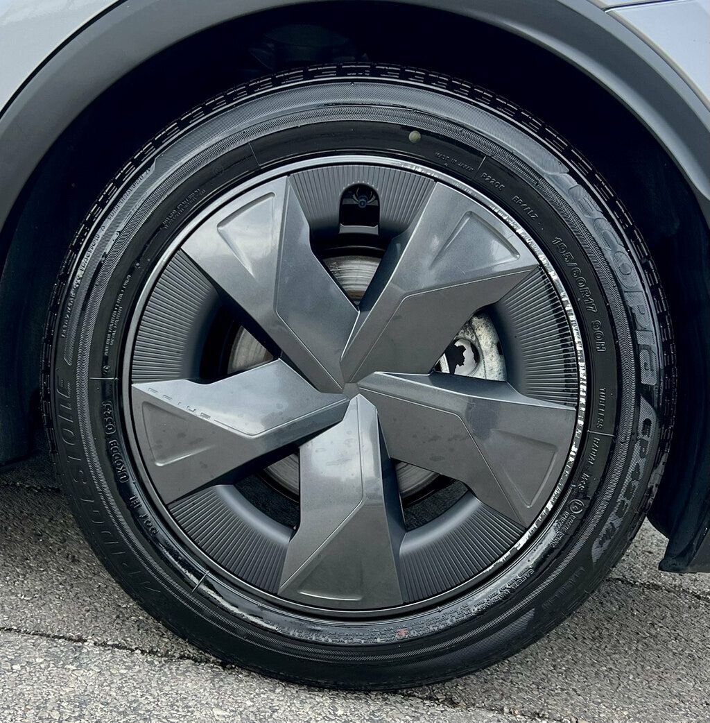 2025 Toyota Prius LE - 23074223 - 25