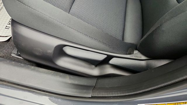 2025 Toyota Prius LE - 22953573 - 10