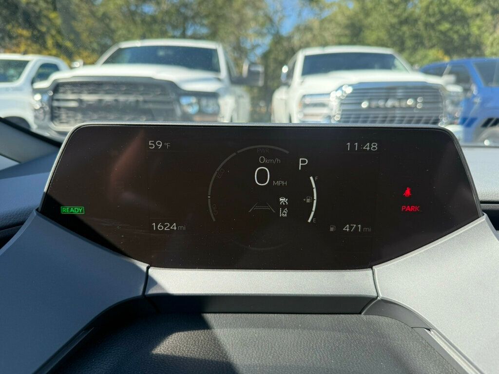 2025 Toyota Prius LE photo 4