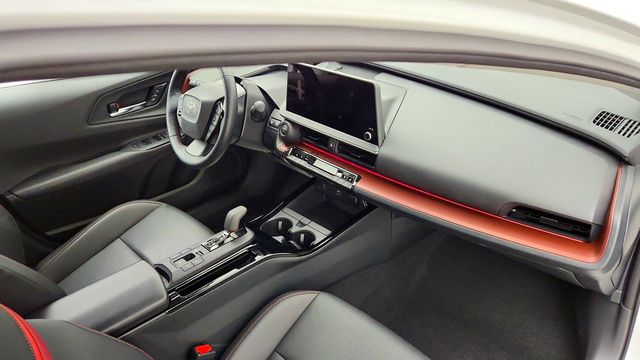 2025 Toyota Prius Plug-In Hybrid XSE Premium w/ Advanced Tech Pkg & Solar Roof - 23088145 - 23