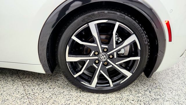 2025 Toyota Prius Plug-In Hybrid XSE Premium w/ Advanced Tech Pkg & Solar Roof - 23088145 - 8