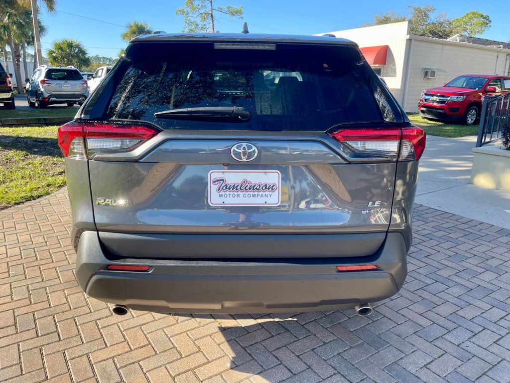 2025 Toyota RAV4 Hybrid LE photo 4