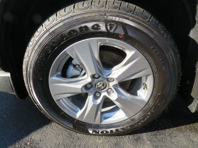 2025 Toyota RAV4 Hybrid XLE AWD - 22961536 - 8