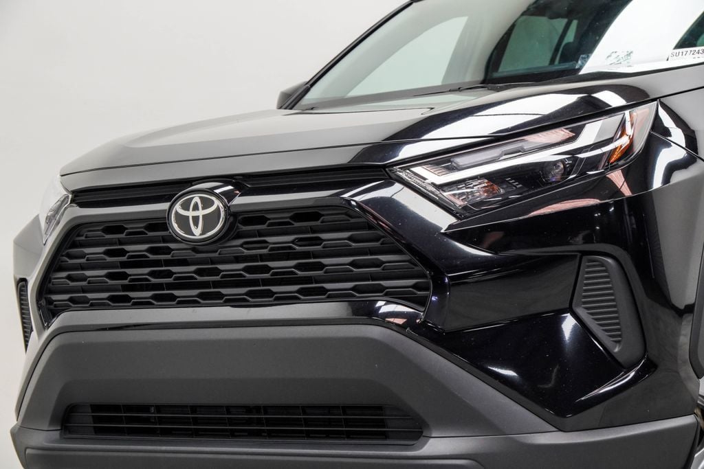 Toyota RAV4 photo 2