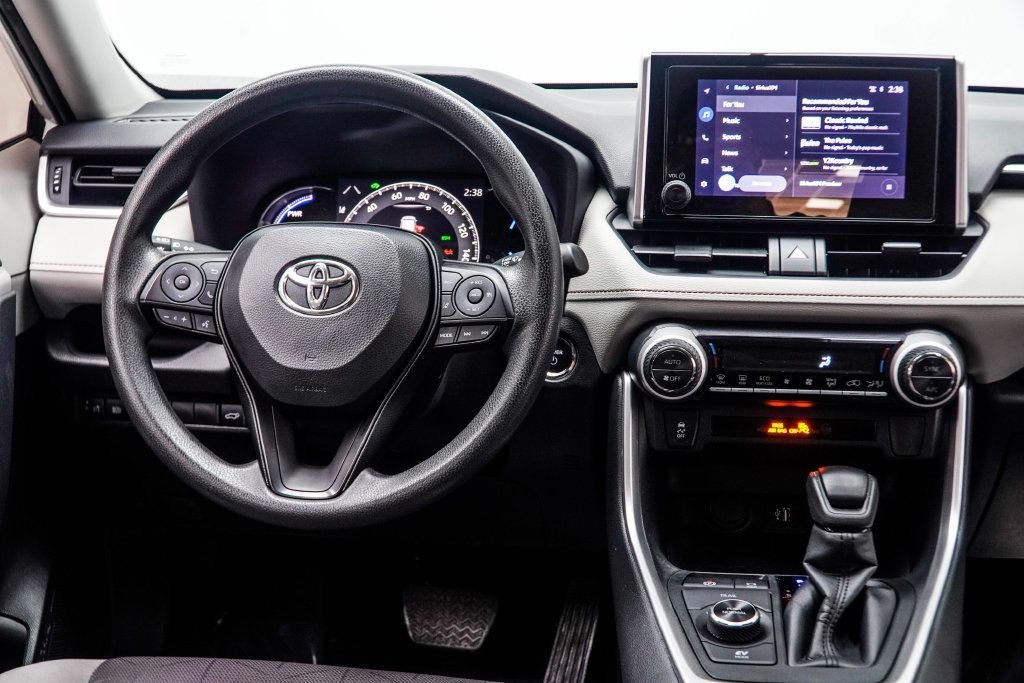 Toyota RAV4 photo 18