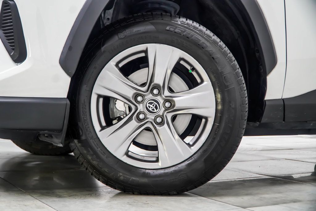 Toyota RAV4 photo 8