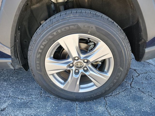 2025 Toyota RAV4 Hybrid XLE AWD - 22991950 - 24