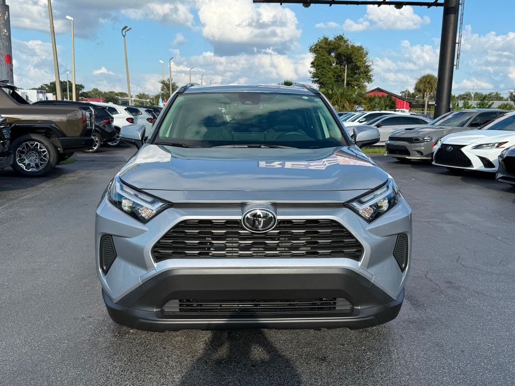 2025 Toyota RAV4 Hybrid XLE photo 2