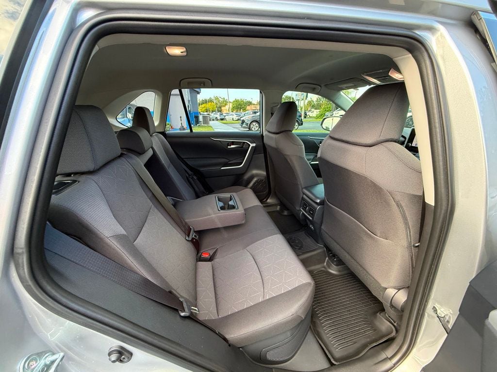 2025 Toyota RAV4 Hybrid XLE AWD - 22924819 - 27