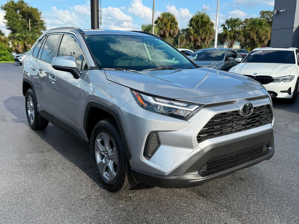 2025 Toyota RAV4 Hybrid XLE photo 3