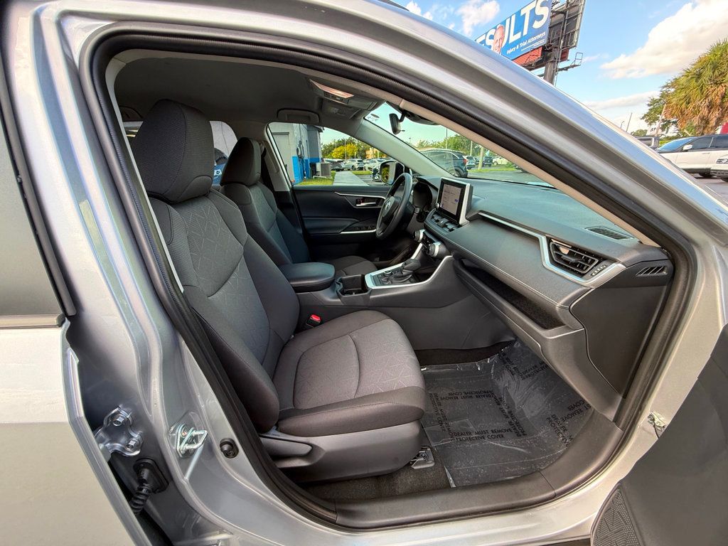 2025 Toyota RAV4 Hybrid XLE AWD - 22924819 - 31