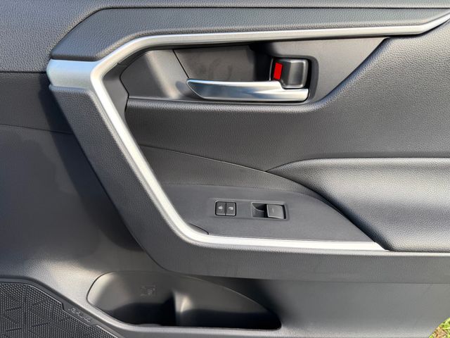 2025 Toyota RAV4 Hybrid XLE AWD - 22924819 - 32