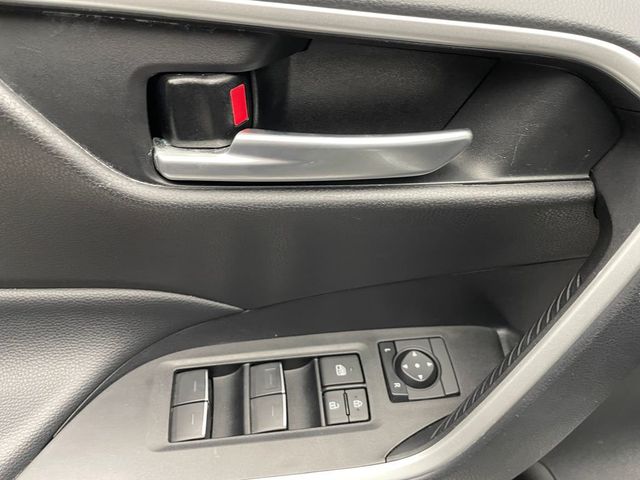 2025 Toyota RAV4 Hybrid XLE AWD - 22991257 - 9