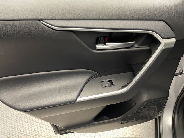 2025 Toyota RAV4 Hybrid XLE AWD - 22991257 - 31