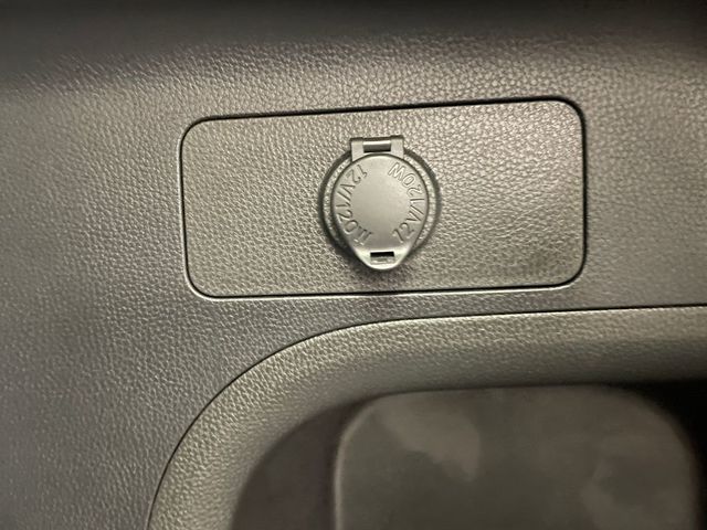 2025 Toyota RAV4 Hybrid XLE AWD - 22991257 - 40