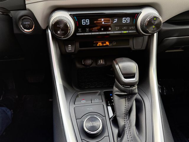 2025 Toyota RAV4 Hybrid XLE Premium AWD - 22925568 - 16