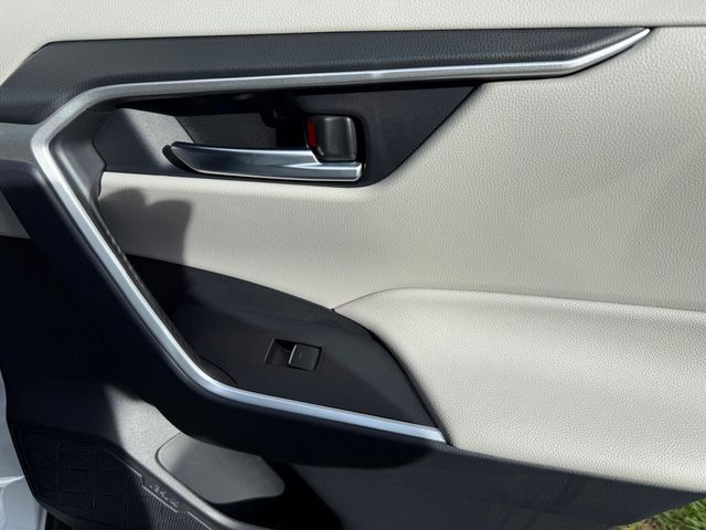 2025 Toyota RAV4 Hybrid XLE Premium AWD - 22925568 - 29