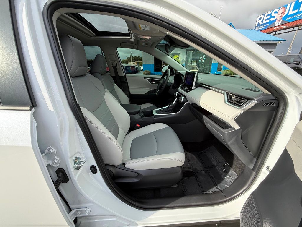 2025 Toyota RAV4 Hybrid XLE Premium AWD - 22925568 - 31