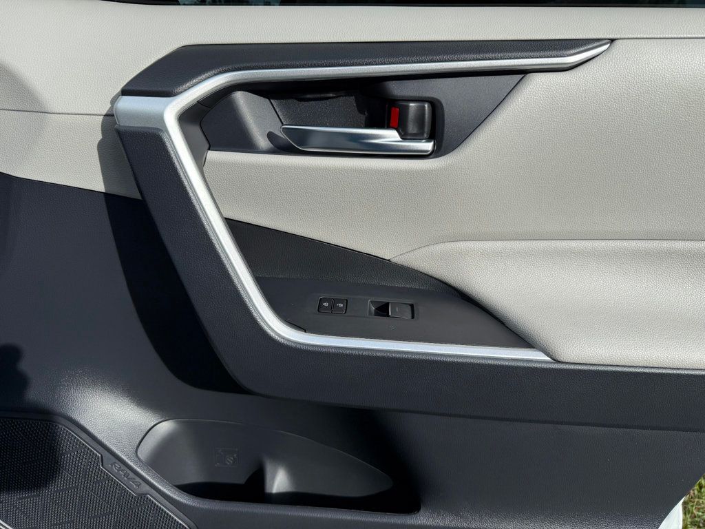 2025 Toyota RAV4 Hybrid XLE Premium AWD - 22925568 - 32