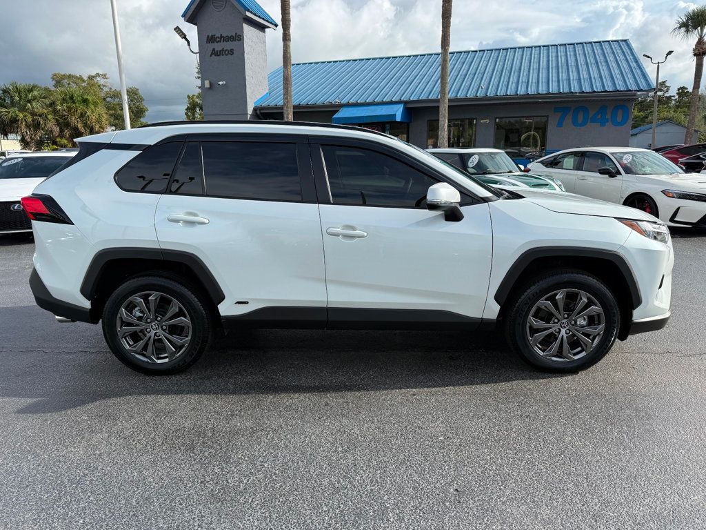 2025 Toyota RAV4 Hybrid XLE Premium photo 4